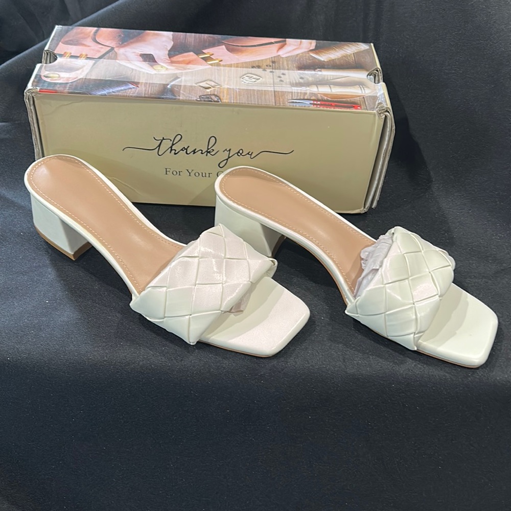NIB- size 7 Ivory braided square toe slides